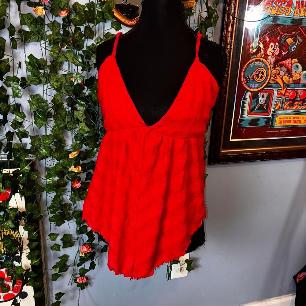 No-boundaries Women's Red Tank Top
